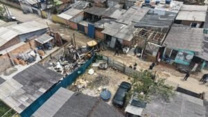 operação em Balneário Camboriú,depósito clandestino de recicláveis,operação Janelas Quebradas,Vila Fortaleza Balneário Camboriú,recolhimento de 84 toneladas de resíduos,fechamento de depósito clandestino,fiscalização de atividades urbanas,descarte irregular de resíduos,combate à degradação ambiental,Prefeitura de Balneário Camboriú,Secretaria de Segurança e Ordem Pública,Diretoria de Contenção de Ocupações Irregulares,DCOI Balneário Camboriú,remoção de veículos abandonados,veículos abandonados em via pública,fiscalização ambiental em Santa Catarina,materiais recicláveis em Balneário Camboriú,operação contra irregularidades urbanas,Guarda Municipal de Balneário Camboriú
