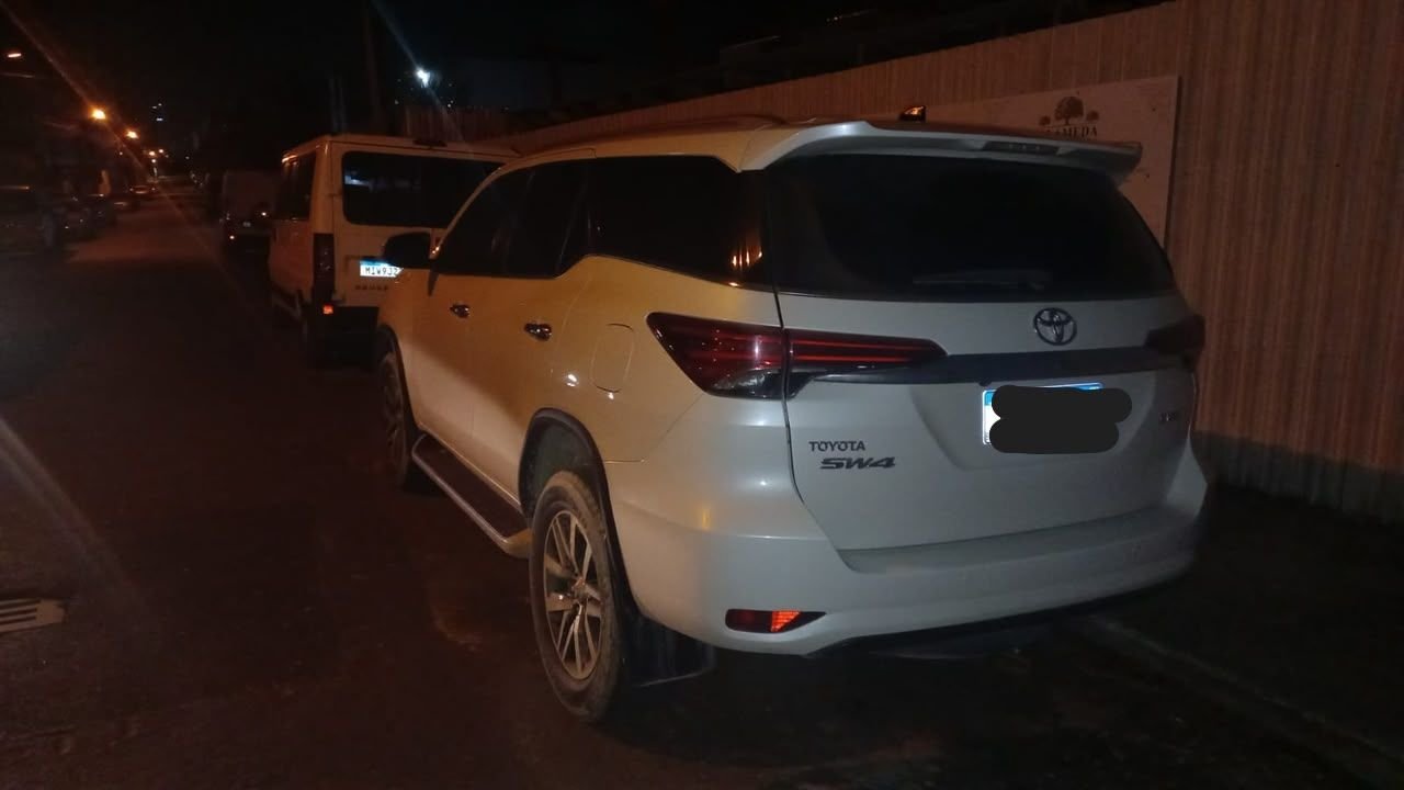 Hilux furtada em Itapema,Hilux recuperada em Camboriú,caminhonete furtada,recuperação de veículo em Camboriú,Polícia Militar de Santa Catarina,12º Batalhão de Polícia Militar,furto de veículo em Itapema,Toyota Hilux recuperada,veículo localizado em Camboriú,bairro São Francisco de Assis,Rua São Caetano Camboriú,ocorrência policial em Camboriú,Polícia Militar de Barra Velha,recuperação de caminhonete furtada,Delegacia de Polícia Civil,segurança pública em Santa Catarina,veículo abandonado após furto,combate ao furto de veículos,ação da Polícia Militar no Litoral Norte