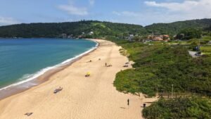 segurança pública em Balneário Camboriú,reunião sobre segurança em Taquaras,segurança no bairro Taquaras,fiscalização em Taquaras,Guarda Municipal de Balneário Camboriú,reunião pública em Taquaras,segurança nas Praias Agrestes,monitoramento das Praias Agrestes,Prefeitura de Balneário Camboriú,ações preventivas de segurança,fiscalização na orla de Taquaras,drones com sensores térmicos,atos ilícitos em praias,segurança na Região Sul de Balneário Camboriú,Associação de Moradores de Taquaras,Comderes,monitoramento compartilhado