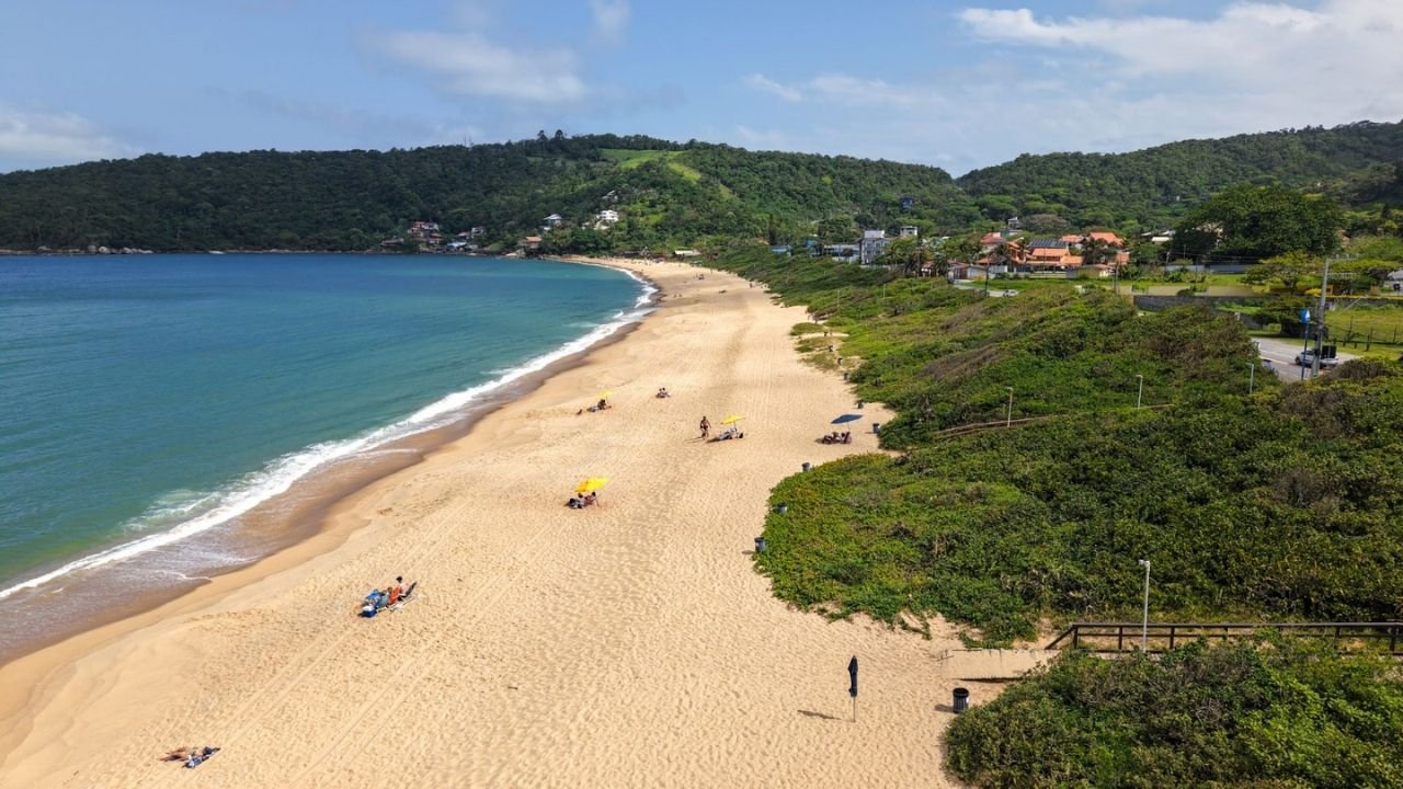 segurança pública em Balneário Camboriú,reunião sobre segurança em Taquaras,segurança no bairro Taquaras,fiscalização em Taquaras,Guarda Municipal de Balneário Camboriú,reunião pública em Taquaras,segurança nas Praias Agrestes,monitoramento das Praias Agrestes,Prefeitura de Balneário Camboriú,ações preventivas de segurança,fiscalização na orla de Taquaras,drones com sensores térmicos,atos ilícitos em praias,segurança na Região Sul de Balneário Camboriú,Associação de Moradores de Taquaras,Comderes,monitoramento compartilhado