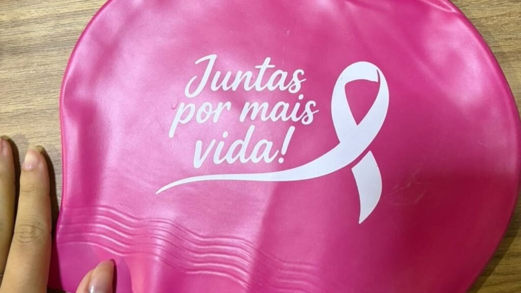 Outubro Rosa em Balneário Camboriú,natação em Balneário Camboriú,ação do Outubro Rosa 2026,prevenção ao câncer de mama,prevenção ao câncer do colo do útero,diagnóstico precoce do câncer,palestra sobre Outubro Rosa,natação em águas abertas,desafio de natação Ilha das Cabras,Fundação Municipal de Esportes de Balneário Camboriú,Rede Feminina de Combate ao Câncer,evento de saúde em Balneário Camboriú,atividades do Outubro Rosa em Santa Catarina,Praia Central de Balneário Camboriú,conscientização sobre câncer de mama,saúde da mulher,evento gratuito de prevenção