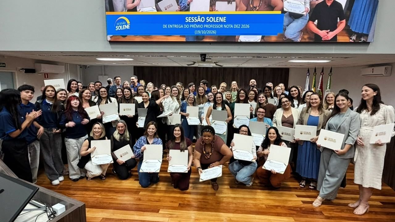 Prêmio Professor Nota Dez 2026,professores de Balneário Camboriú,60 professores homenageados,educação em Balneário Camboriú,Rede Municipal de Ensino de BC,premiação de professores em BC,Câmara de Vereadores de Balneário Camboriú,valorização dos professores,reconhecimento na educação municipal,professores da educação infantil,professores do ensino fundamental,inovação na educação,profissionais da educação de BC,prêmio educacional em Santa Catarina,homenagem aos professores 2026,Juliana Pavan,Zélia Zanella,educação pública municipal,décima edição do Professor Nota Dez