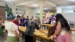 Aqui Tem Arte Itajaí,festa de Dia das Crianças em Itajaí,oficina de artesanato,alunas adultas,atividades culturais em Itajaí,oficinas gratuitas em Itajaí,programa Aqui Tem Arte,área rural de Itajaí,integração comunitária,convivência entre gerações,socialização de mulheres,atividades artísticas e culturais,oficinas de artesanato em Itajaí,Miss Sul 2026,Camilly Ceccon,aplicativo Conectaí,polos culturais em Itajaí,aprendizado e criatividade,bem-estar e convivência