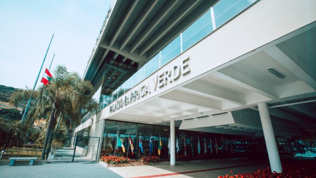 Eleições 2026 em Santa Catarina,Alesc 2026,Assembleia Legislativa de Santa Catarina,deputados estaduais eleitos,renovação Alesc,renovação Assembleia Legislativa,eleições para deputado estadual,deputados eleitos em Santa Catarina,política de Santa Catarina,resultado eleições 2026,composição da Alesc,bancada do PL na Alesc,mulheres na Alesc,deputadas eleitas em Santa Catarina,primeiro mandato Alesc,reeleição deputados estaduais,legislatura Alesc 2027,partidos Alesc,votação deputados estaduais