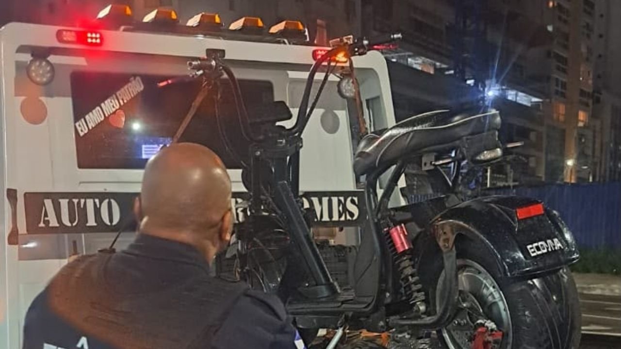 Agentes de Trânsito Balneário Camboriú,fiscalização de trânsito Balneário Camboriú,autopropelido removido,ciclomotor removido,direção perigosa Balneário Camboriú,ciclomotor sem placa,fiscalização na Terceira Avenida,trânsito em Balneário Camboriú,remoção de veículo,veículo autopropelido,irregularidades no trânsito,Auto de Infração de Trânsito,pátio credenciado,fiscalização de ciclomotores,segurança no trânsito,Rua 1822 Balneário Camboriú