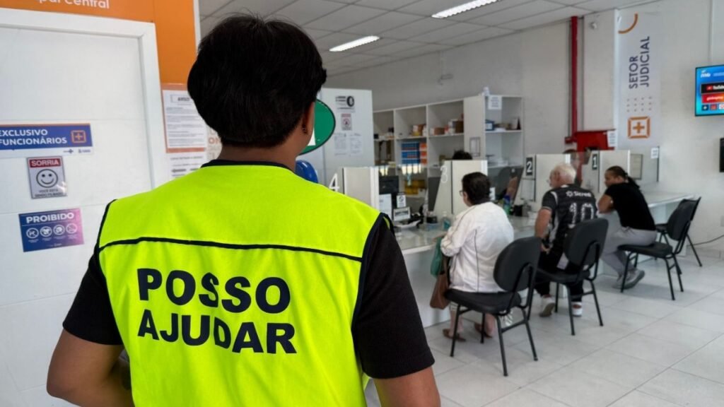 Programa Posso Ajudar,Programa Posso Ajudar em Balneário Camboriú,Farmácia Central de Balneário Camboriú,saúde pública em Balneário Camboriú,acolhimento de pacientes,atendimento humanizado na saúde,ampliação do Programa Posso Ajudar,atendimento na Farmácia Central,estagiários da área da saúde,direcionamento de pacientes,Unidades Básicas de Saúde,UBS em Balneário Camboriú,Setor de Regulação,Secretaria de Saúde,Secretaria de Gestão de Pessoas,serviço público de saúde,atendimento nas unidades de saúde,capacitação de estagiários,Unidades de Pronto Atendimento