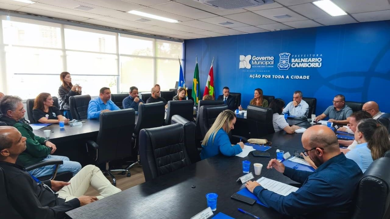 Vila Fortaleza Balneário Camboriú,regularização fundiária Vila Fortaleza,acordo judicial Vila Fortaleza,comitê de acompanhamento Vila Fortaleza,urbanização em Balneário Camboriú,regularização fundiária em Balneário Camboriú,Lei Complementar 138/2026,famílias da Vila Fortaleza,infraestrutura urbana em Balneário Camboriú,Associação de Moradores da Vila Fortaleza,Reurb Balneário Camboriú,Transferência do Direito de Construir,TDC Balneário Camboriú,obras de infraestrutura Vila Fortaleza,segurança na Vila Fortaleza,ocupações irregulares em Balneário Camboriú,Área de Preservação Permanente,realocação de famílias em áreas de risco,acordo com proprietários de terrenos