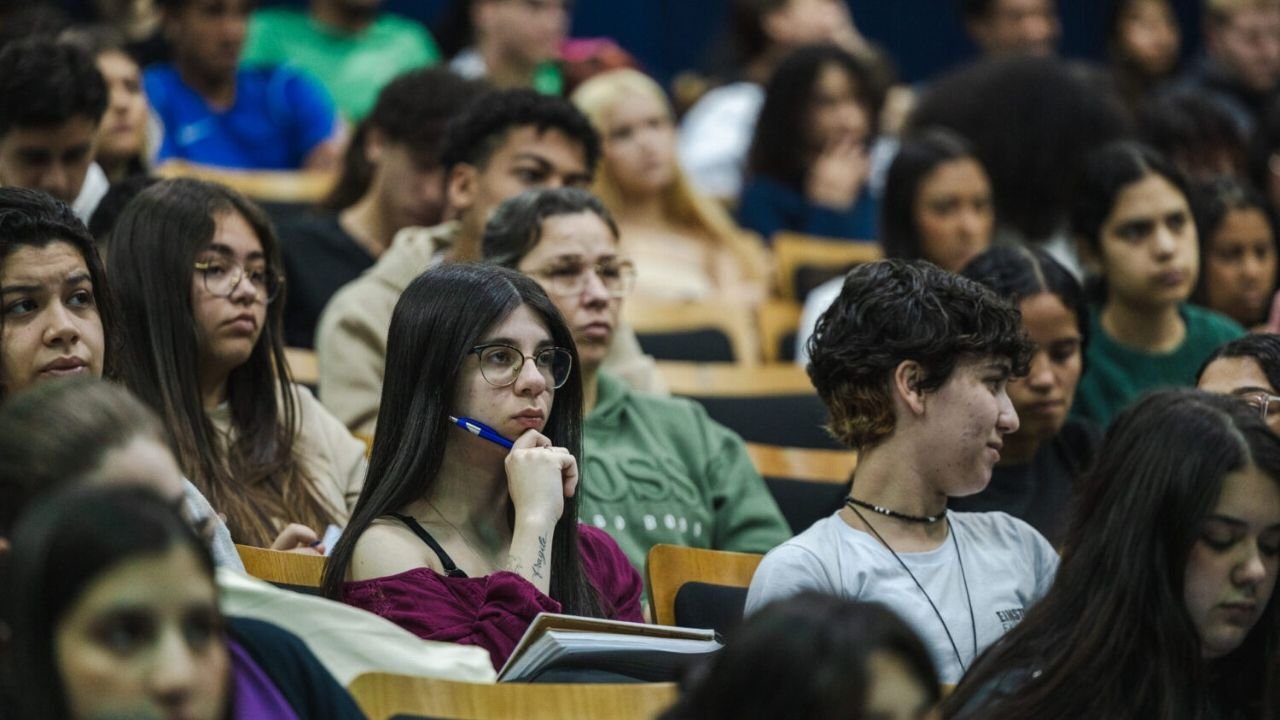 aulões preparatórios para o Enem,Enem 2026,Enem em Santa Catarina,estudantes da rede estadual,preparação para o Enem 2026,Governo de Santa Catarina,Secretaria de Estado da Educação,SED Santa Catarina,11,2 mil estudantes,revisão para o Enem,simulados do Enem,aulões online do Enem,calendário de preparação para o Enem,redação do Enem,dicas para o Enem,Coordenadorias Regionais de Educação,educação pública catarinense,ensino médio em Santa Catarina,Rede Enem