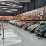 Garagem BC inaugura atrativo turístico com veículos históricos em Balneário Camboriú