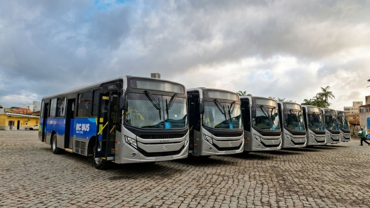 BC Bus,BC Bus Balneário Camboriú,transporte coletivo gratuito,transporte gratuito em Balneário Camboriú,ônibus gratuito Balneário Camboriú,frota nova BC Bus,ônibus novos Balneário Camboriú,Auto Viação Suzano,Auto Viação Suzano Balneário Camboriú,horários BC Bus,linhas BC Bus,trajetos BC Bus,aplicativo Auto Viação Suzano,mobilidade urbana Santa Catarina,transporte público Balneário Camboriú,transporte coletivo Santa Catarina,pesquisa de satisfação BC Bus,ônibus em tempo real Balneário Camboriú,como funciona o BC Bus