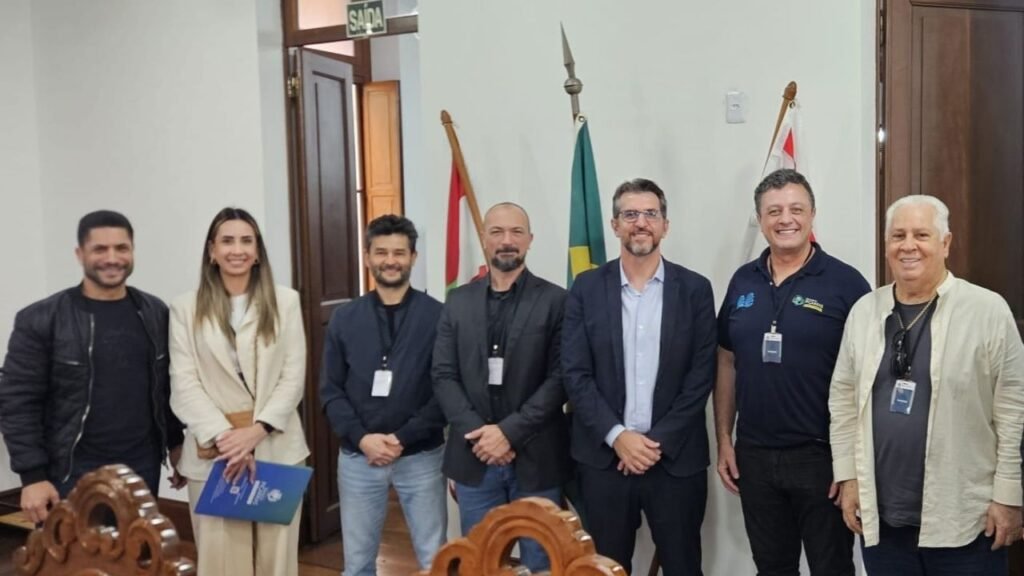 Prefeitura de Balneário Piçarras,Balneário Piçarras e SPU,Superintendência do Patrimônio da União,áreas para equipamentos públicos,Mercado Público de Balneário Piçarras,quartel da Polícia Militar,segurança pública em Balneário Piçarras,organização da orla,escunas privativas,Beira Rio,Porto Park,patrimônio da União em Santa Catarina,áreas públicas,cessão de áreas públicas,planejamento urbano,desenvolvimento turístico,estrutura turística,autorização para edificação,fiscalização de áreas públicas