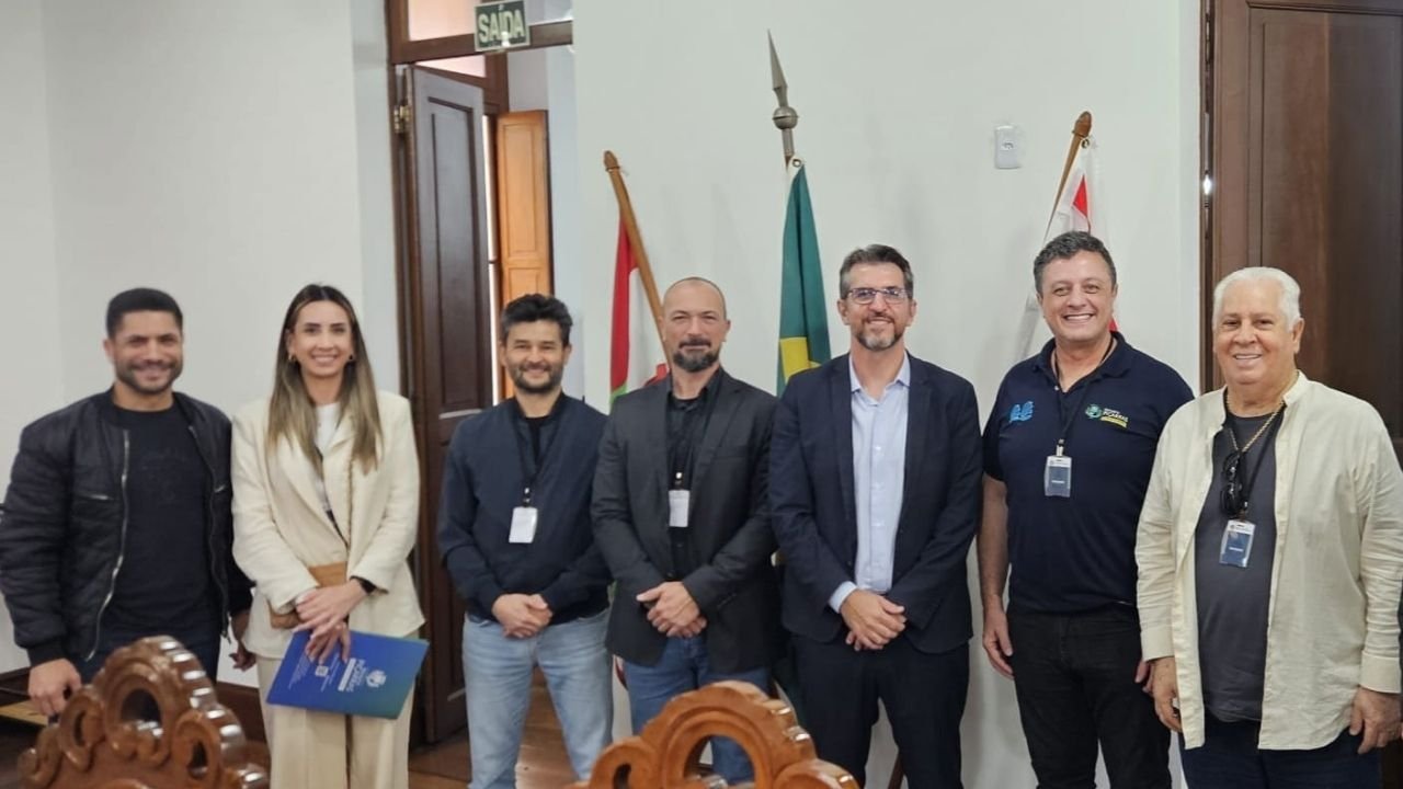 Prefeitura de Balneário Piçarras,Balneário Piçarras e SPU,Superintendência do Patrimônio da União,áreas para equipamentos públicos,Mercado Público de Balneário Piçarras,quartel da Polícia Militar,segurança pública em Balneário Piçarras,organização da orla,escunas privativas,Beira Rio,Porto Park,patrimônio da União em Santa Catarina,áreas públicas,cessão de áreas públicas,planejamento urbano,desenvolvimento turístico,estrutura turística,autorização para edificação,fiscalização de áreas públicas
