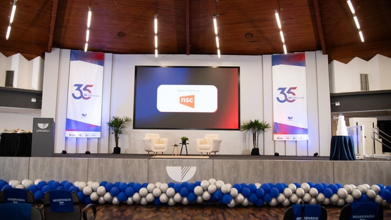 Jornalismo da Univali,Univali 35 anos,curso de Jornalismo Univali,Jornalismo em Itajaí,Univali Itajaí,35 anos de Jornalismo,aniversário do Jornalismo Univali,jornalismo contemporâneo,ética no jornalismo,inteligência artificial no jornalismo,jornalismo investigativo,jornalismo nas redes sociais,formação em Jornalismo,curso de Jornalismo em Santa Catarina,educação em Itajaí,comunicação em Itajaí,mercado de trabalho para jornalistas,estudantes de Jornalismo,egressos de Jornalismo