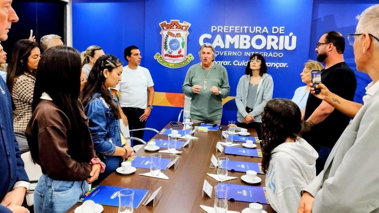 Programa Social João de Barro,João de Barro Camboriú,Projeto de Lei 39/2026 Camboriú,programa social em Camboriú,moradia digna em Camboriú,doação de materiais de construção,doação de móveis e eletrodomésticos,ajuda para reformar casa em Camboriú,famílias em vulnerabilidade social,assistência social em Camboriú,Secretaria Municipal de Assistência Social,Câmara de Vereadores de Camboriú,Leonel Pavan prefeito de Camboriú,Maria Bernardete Pavan,Fabiano Olegário presidente da Câmara,políticas públicas de habitação em Santa Catarina,programa social em Santa Catarina,como receber materiais de construção gratuitos