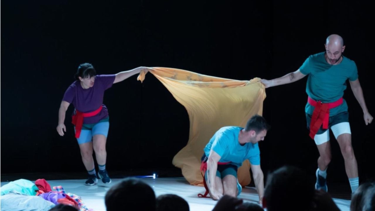 Patavinadas Circuito Infâncias,Patavinas Culturais,arte contemporânea para crianças,circuito de arte gratuito em Itajaí,atividades gratuitas para crianças em Itajaí,programação cultural em Itajaí,Itajaí Criativa Residência Artística,performance infantil em Itajaí,performance Tessituras,performance Mafagafos,instalação interativa Canteiro de Sobras,residência artística Visita Guiada,Lei Municipal de Incentivo à Cultura de Itajaí,Fundação Cultural de Itajaí,arte e infância em Santa Catarina,cultura infantil no litoral catarinense,o que fazer com crianças em Itajaí,acessibilidade em eventos culturais