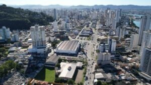 feriado em Itajaí,serviços municipais de Itajaí,funcionamento dos serviços públicos em Itajaí,feriado de Nossa Senhora Aparecida 2026,serviços públicos no dia 12 de outubro,o que abre no feriado em Itajaí,atendimento municipal em Itajaí,funcionamento das UBSs em Itajaí,UPAs de Itajaí no feriado,coleta de lixo em Itajaí,limpeza urbana em Itajaí,atendimento do Semasa no feriado,serviços emergenciais do Semasa,funcionamento da Codetran em Itajaí,liberação de veículos em Itajaí,escolas municipais de Itajaí,Secretaria Municipal de Educação de Itajaí,Guarda Municipal de Itajaí,serviços de saúde no feriado
