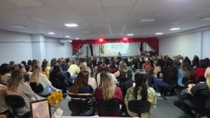 Seminário ProLEEI,Programa Leitura e Escrita na Educação Infantil,2º Seminário ProLEEI Itapema,seminário de educação em Itapema,Educação Infantil em Itapema,leitura e escrita na Educação Infantil,formação continuada de professores,formação de professores em Itapema,Secretaria de Educação de Itapema,rede municipal de ensino de Itapema,CDPHI Novos Caminhos,transição da Educação Infantil para o Ensino Fundamental,espetáculo Lendas de Pindorama,práticas pedagógicas na Educação Infantil,educação em Santa Catarina,alfabetização na primeira infância,Valdir Nesi Filho secretário de Educação,Prefeitura de Itapema