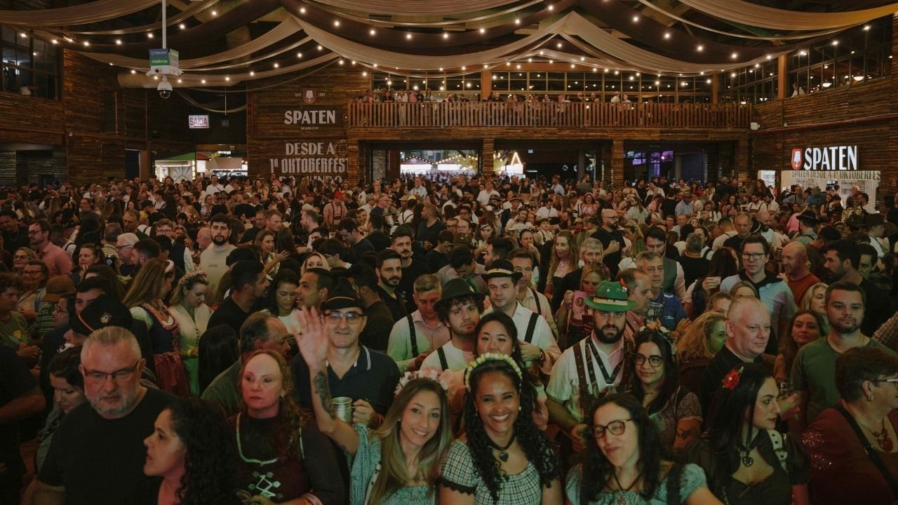 Oktoberfest Blumenau 2026,abertura da Oktoberfest Blumenau,41ª Oktoberfest de Blumenau,Oktoberfest Blumenau começa em outubro,sangria do primeiro barril de Spaten,Spaten na Oktoberfest Blumenau,Oktoberfest de Munique e Blumenau,Spaten Tisch Blumenau,novo espaço da Oktoberfest Blumenau,Setor 2 Vila Germânica,programação Oktoberfest Blumenau 2026,Oktoberfest Blumenau até 25 de outubro,turismo em Blumenau,festas tradicionais de Santa Catarina,cultura cervejeira alemã,cerveja oficial Oktoberfest Blumenau,Ambev Oktoberfest,Spaten Munich Helles,Spaten Pro sem álcool
