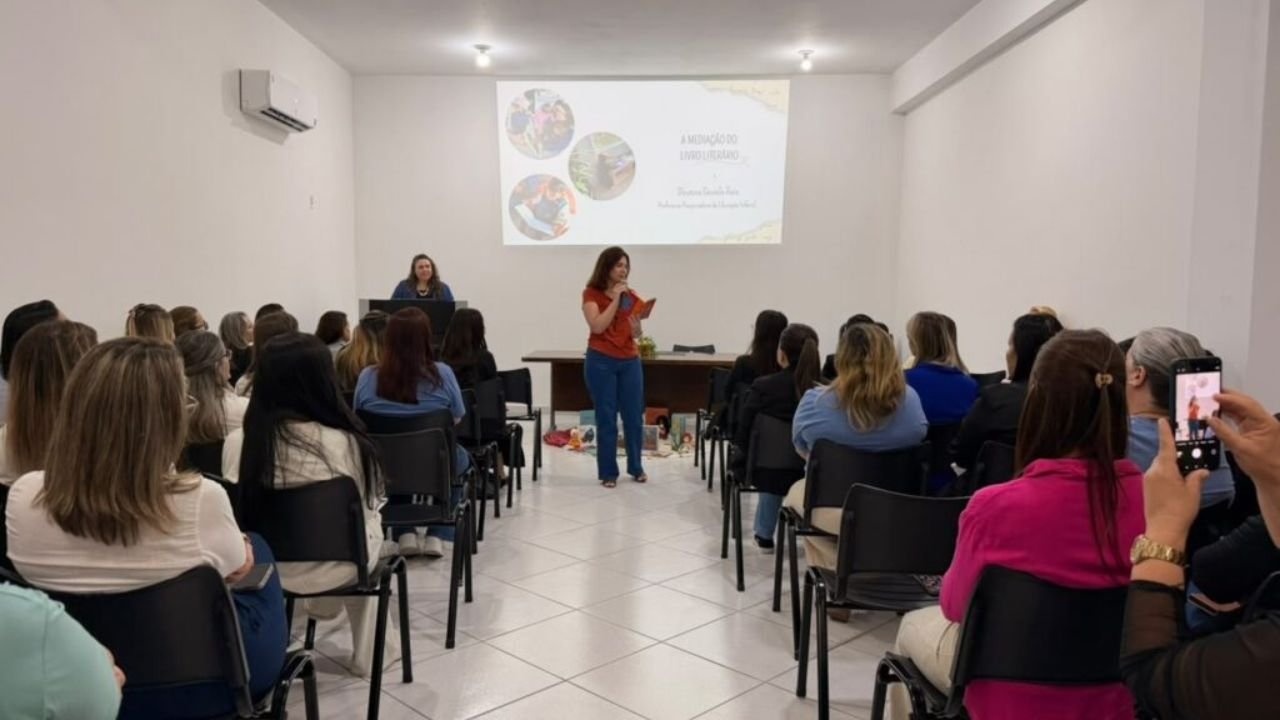 II Seminário Municipal do PROLEEI,PROLEEI Navegantes,Programa de Leitura e Escrita na Educação Infantil,seminário de educação em Navegantes,Educação Infantil em Navegantes,leitura e escrita na primeira infância,formação continuada de professores,formação de professores em Navegantes,CENVI Navegantes,Centro de Vivências e Formação dos Profissionais de Educação,cantinhos de leitura,evento gratuito em Navegantes,Secretaria de Educação de Navegantes,rede municipal de ensino de Navegantes,Ana Paula Rudolf secretária de Educação,inovação pedagógica na primeira infância,educação em Santa Catarina,programação do seminário PROLEEI