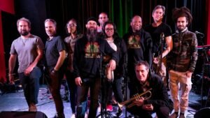 Groundation em Curitiba,show do Groundation em Curitiba,Groundation dezembro de 2026,Groundation tributo a Bob Marley,A Tribute to Bob Marley,ingressos Groundation Curitiba,show internacional em Curitiba,banda Groundation,história do Groundation,reggae roots internacional,Groundation e jazz,álbum Candle Burning,Candle Burning 2025,Harrison Stafford Groundation,Alpha Blondy Groundation,Mykal Rose Groundation,Thomas Mapfumo Groundation,shows em Curitiba em dezembro,música reggae ao vivo