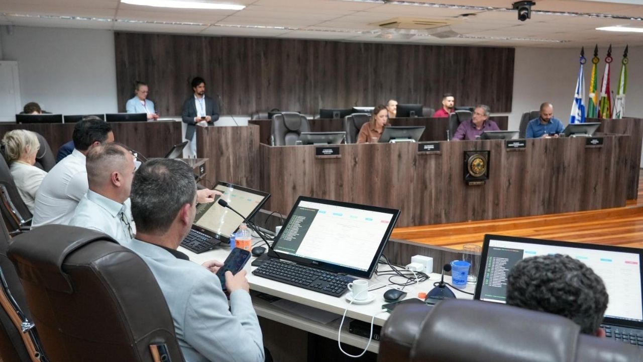 Câmara de Balneário Camboriú,projetos aprovados em Balneário Camboriú,sessão da Câmara de 21 de outubro,projetos da prefeitura de Balneário Camboriú,Complexo Turístico Morro do Careca,Skyglass BC,funicular Morro do Careca,estacionamento Morro do Careca