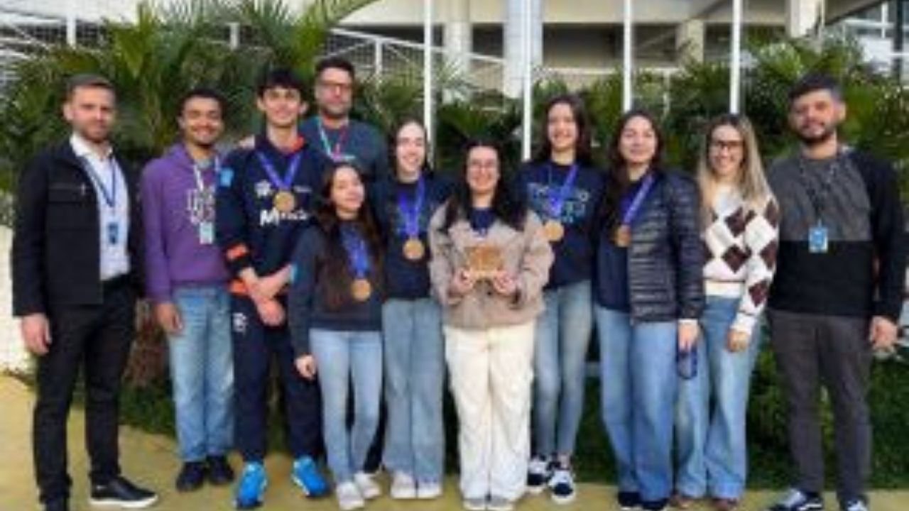 estudantes de Chapecó,projeto de energia em Chapecó,Colégio Marista São Francisco,estudantes vencem desafio nacional,Changemaker Experience,resíduos de alimentos em energia,transformação de resíduos orgânicos,biodigestão nas escolas,produção de biogás,sustentabilidade nas escolas,projeto sustentável de estudantes,inovação na educação,educação ambiental em Santa Catarina,estudantes de Santa Catarina,desperdício de alimentos,reaproveitamento de resíduos orgânicos,energia a partir de restos de alimentos,Objetivos de Desenvolvimento Sustentável,ODS da ONU,Marista Brasil,protagonismo estudantil