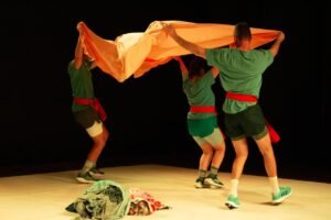 arte contemporânea para crianças em Itajaí,programação cultural gratuita em Itajaí,Patavinadas Circuito Infâncias,atividades infantis em Itajaí,eventos culturais em Itajaí,arte para crianças,cultura e educação,performances infantis,Tessituras,Mafagafos,Canteiro de Sobras,residência artística Visita Guiada,Patavinas Culturais,Itajaí Criativa Residência Artística,atividades culturais gratuitas para crianças,arte e infância,mediação cultural infantil,instalação interativa,artistas locais de Itajaí,programação cultural de outubro em Itajaí