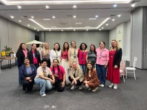 Expocentro Balneário Camboriú,Outubro Rosa em Balneário Camboriú,campanha Outubro Rosa,saúde da mulher,prevenção do câncer de mama,diagnóstico precoce do câncer de mama,saúde integral,conscientização sobre saúde,prevenção de doenças,saúde corporativa,qualidade de vida no trabalho,ações de saúde para colaboradoras,câncer e obesidade,prevenção do câncer colorretal,alimentação saudável,consumo de fibras,hábitos saudáveis,acompanhamento médico,exames preventivos femininos,bem-estar no ambiente de trabalho,saúde feminina em Santa Catarina