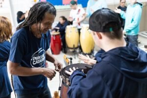 oficina de percussão em Balneário Piçarras,APAE de Balneário Piçarras,percussão afro-brasileira,Percussão Catarina Especial,oficina para pessoas com deficiência,inclusão pela música,educação especial,cultura afro-brasileira,música e inclusão,percussão popular,acessibilidade cultural,atividades para pessoas com deficiência,estudantes da APAE,projeto cultural em Balneário Piçarras,oficinas de música,inclusão social,comunicação e expressão pela música,Lei Rouanet,Ministério da Cultura
