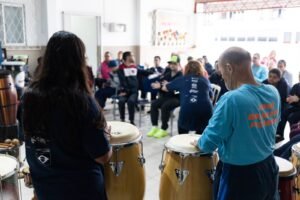 oficina de percussão em Balneário Piçarras,APAE de Balneário Piçarras,percussão afro-brasileira,Percussão Catarina Especial,oficina para pessoas com deficiência,inclusão pela música,educação especial,cultura afro-brasileira,música e inclusão,percussão popular,acessibilidade cultural,atividades para pessoas com deficiência,estudantes da APAE,projeto cultural em Balneário Piçarras,oficinas de música,inclusão social,comunicação e expressão pela música,Lei Rouanet,Ministério da Cultura