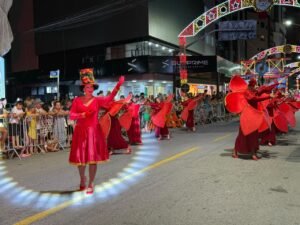 Desfile do Feliz Natal Itapema,Feliz Natal 2026 Itapema,voluntários Desfile de Natal,inscrições Desfile de Natal,desfile natalino Itapema,Natal em Itapema,eventos em Itapema,turismo Itapema,Secretaria de Turismo Itapema,vagas voluntários Itapema,inscrições voluntárias,desfile de Natal 2026,Meia Praia Itapema,Centro de Itapema,A Menina da Caixinha de Fósforo,programação de Natal Itapema,eventos de dezembro Itapema