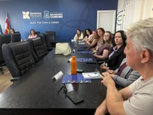 reunião de gestores de convênios da Amfri,captação de recursos públicos municipais,Balneário Camboriú gestão pública,Colegiado de Gestores Municipais de Convênios,CGMC Amfri,convênios estaduais e federais,emendas parlamentares municipais,gestão de convênios públicos,municípios da Amfri,Associação dos Municípios da Região da Foz do Rio Itajaí,prestação de contas municipais,governança pública,transparência na administração pública,desburocratização de processos,investimentos públicos regionais,integração entre municípios catarinenses,softwares de gestão de convênios,administração pública em Santa Catarina,controle de recursos públicos,cooperação entre municípios