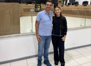 Programa Cidadão Mirim 2026,Programa Cidadão Mirim Camboriú,Cidadão Mirim em Camboriú,educação em Camboriú,Prefeitura de Camboriú,cidadania nas escolas,educação para a cidadania,administração pública municipal,estudantes da rede municipal de ensino,participação cidadã,poderes Executivo Legislativo e Judiciário,Câmara de Vereadores de Camboriú,Paço Municipal de Camboriú,estudantes acompanham prefeito,estudantes acompanham vice-prefeito,formação cidadã de estudantes,educação pública em Santa Catarina,projetos educacionais em Camboriú,atividades pedagógicas de cidadania,funcionamento dos poderes públicos,jovens e cidadania
