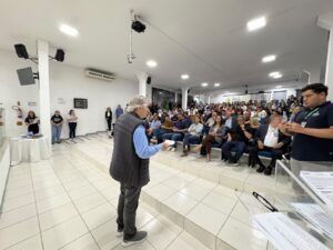 Programa Cidadão Mirim 2026,Programa Cidadão Mirim Camboriú,Cidadão Mirim em Camboriú,educação em Camboriú,Prefeitura de Camboriú,cidadania nas escolas,educação para a cidadania,administração pública municipal,estudantes da rede municipal de ensino,participação cidadã,poderes Executivo Legislativo e Judiciário,Câmara de Vereadores de Camboriú,Paço Municipal de Camboriú,estudantes acompanham prefeito,estudantes acompanham vice-prefeito,formação cidadã de estudantes,educação pública em Santa Catarina,projetos educacionais em Camboriú,atividades pedagógicas de cidadania,funcionamento dos poderes públicos,jovens e cidadania