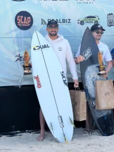 atletas de Balneário Camboriú,Circuito Catarinense Profissional 2026,surf profissional em Santa Catarina,surf de Balneário Camboriú,Fundação Municipal de Esportes de BC,atletas de surf de BC,resultados do surf catarinense,2ª etapa do Circuito Catarinense de Surf,Praia de Palmas,Governador Celso Ramos,Yuri Schoenau surf,Lulu Vivan surf,José Francisco surf,Federação Catarinense de Surf,Fecasurf 2026,projeto de surf da FME,formação de atletas de surf,esporte em Balneário Camboriú