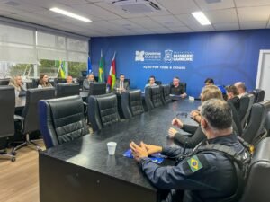 Operações Urbanas Consorciadas em Balneário Camboriú,Lei Complementar 140,Balneário Camboriú segurança e educação,recursos para segurança pública,investimentos em educação municipal,contrapartida social das OUCs,legislação urbanística de Balneário Camboriú,nova lei urbanística,Juliana Pavan,planejamento urbano em Santa Catarina,desenvolvimento urbano,financiamento de obras públicas,recursos para infraestrutura urbana,Morar BC,moradia para famílias de baixa renda,unidades habitacionais em Balneário Camboriú,prolongamento da Rua Raposo Tavares,Lei do Microzoneamento,Plano Diretor de Balneário Camboriú,audiências públicas municipais