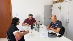 oficina gratuita de desenho em Itapema,oficina de desenho para idosos,atividades gratuitas para idosos em Itapema,desenho de observação para terceira idade,oficina para pessoas com 60 anos ou mais,atividades para idosos em Santa Catarina,Secretaria de Políticas à Pessoa Idosa de Itapema,Centro de Convivência do Idoso Meia Praia,CCI de Itapema,envelhecimento saudável,envelhecimento ativo,criatividade na terceira idade,benefícios do desenho para idosos,socialização de idosos,bem-estar da pessoa idosa,aulas de desenho gratuitas,oficina de arte para idosos,atividades para a população 60+,coordenação motora na terceira idade,lazer para idosos em Itapema